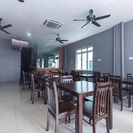 Hotel Iskandar Seri Iskandar Zewnętrze zdjęcie